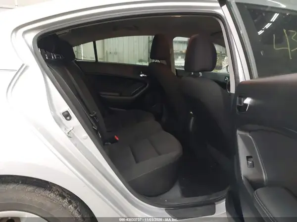 KNAFK4A67G5615184 2016 KIA FORTE - Image 8