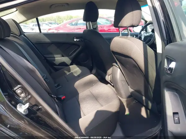 KNAFK4A67G5615265 2016 KIA FORTE - Image 8