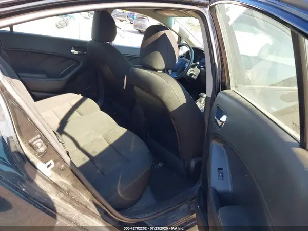 KNAFK4A67G5615539 2016 KIA FORTE - Image 8