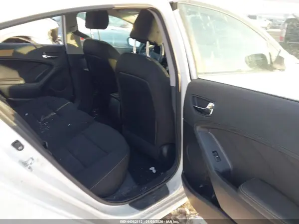 KNAFK4A67G5615640 2016 KIA FORTE - Image 8