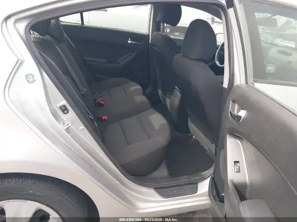 KNAFK4A67G5615850 2016 KIA FORTE - Image 8