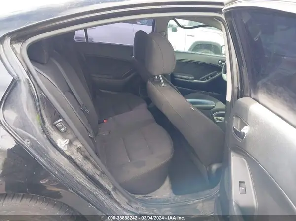 KNAFK4A67G5615914 2016 KIA FORTE - Image 8