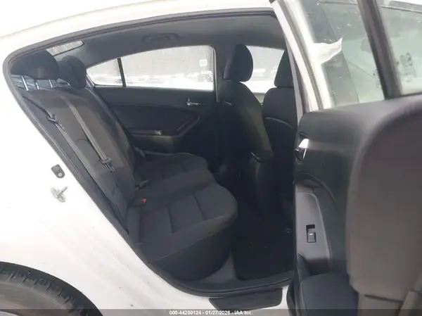 KNAFK4A68G5476571 2016 KIA FORTE - Image 8