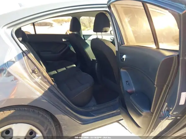 KNAFK4A68G5555030 2016 KIA FORTE - Image 8