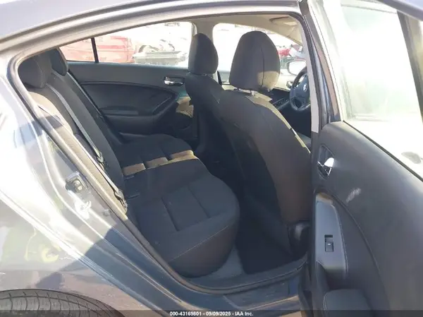 KNAFK4A68G5568876 2016 KIA FORTE - Image 8