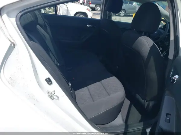 KNAFK4A68G5588190 2016 KIA FORTE - Image 8