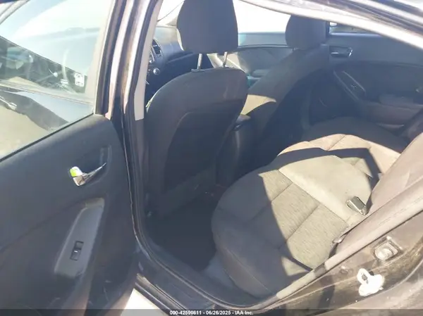 KNAFK4A68G5603447 2016 KIA FORTE - Image 8