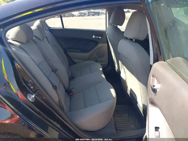 KNAFK4A68G5609362 2016 KIA FORTE - Image 8