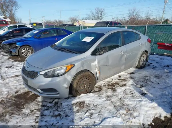 KNAFK4A68G5615078 2016 KIA FORTE - Image 2