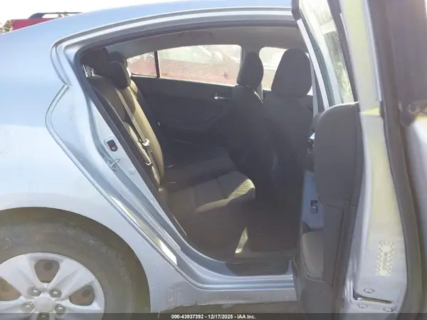 KNAFK4A68G5615078 2016 KIA FORTE - Image 8