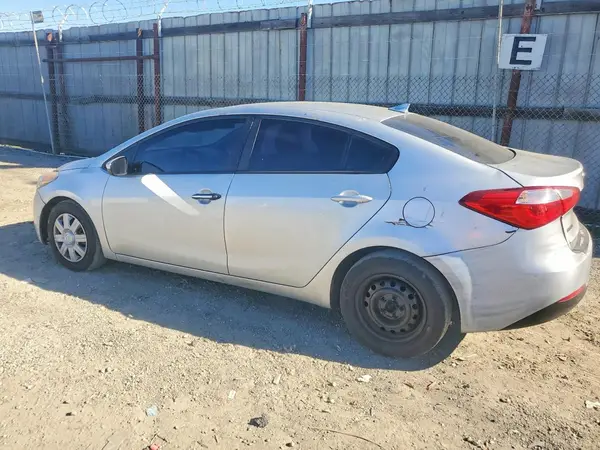 KNAFK4A68G5617431 2016 KIA FORTE - Image 2