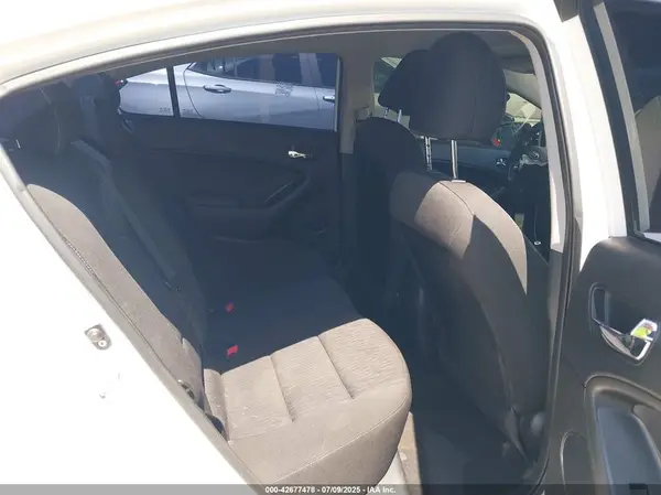 KNAFK4A68G5618899 2016 KIA FORTE - Image 8
