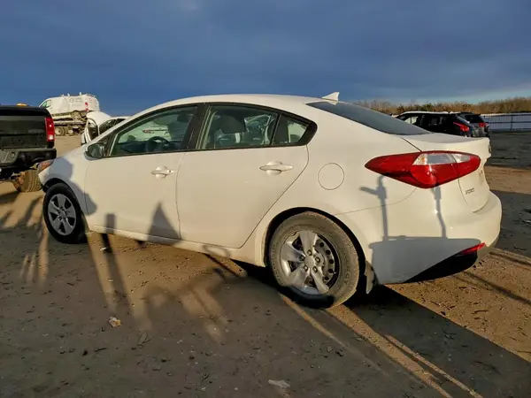 KNAFK4A68G5619454 2016 KIA FORTE - Image 2