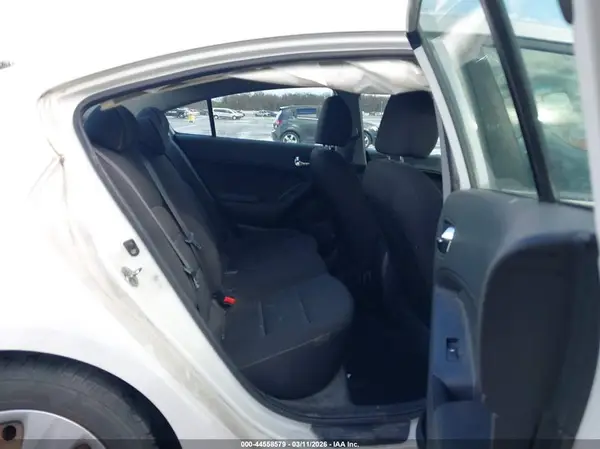 KNAFK4A68G5620619 2016 KIA FORTE - Image 8