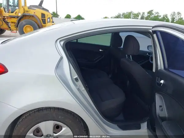 KNAFK4A69G5493458 2016 KIA FORTE - Image 8