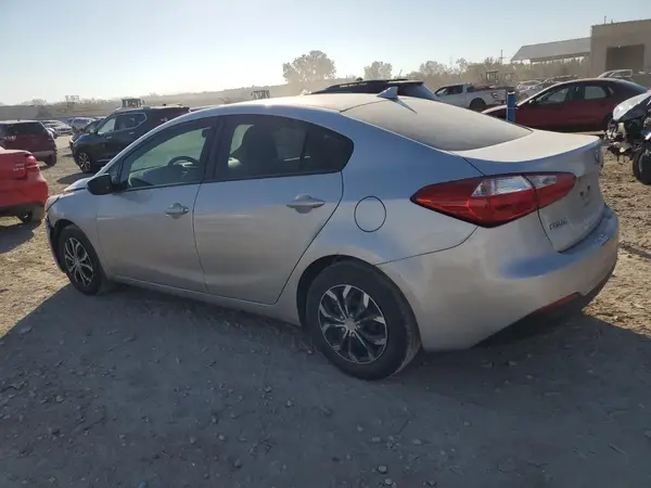 KNAFK4A69G5501624 2016 KIA FORTE - Image 2