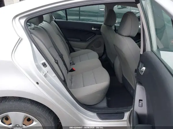 KNAFK4A69G5502921 2016 KIA FORTE - Image 8