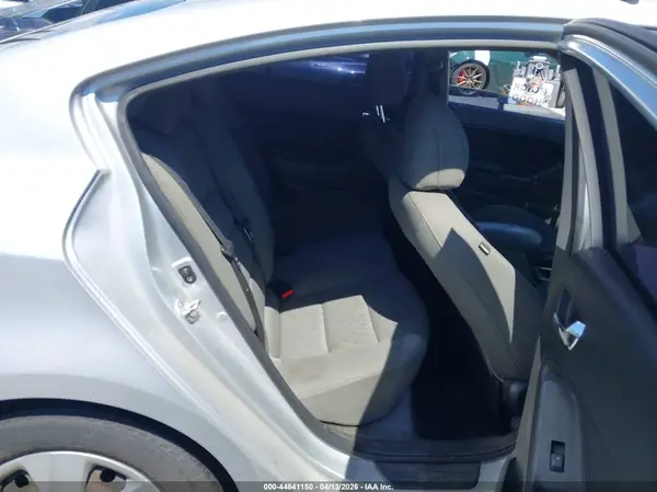 KNAFK4A69G5533392 2016 KIA FORTE - Image 8