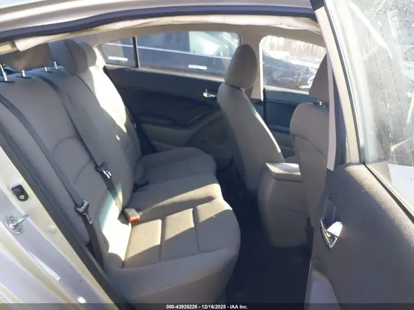 KNAFK4A69G5536034 2016 KIA FORTE - Image 8