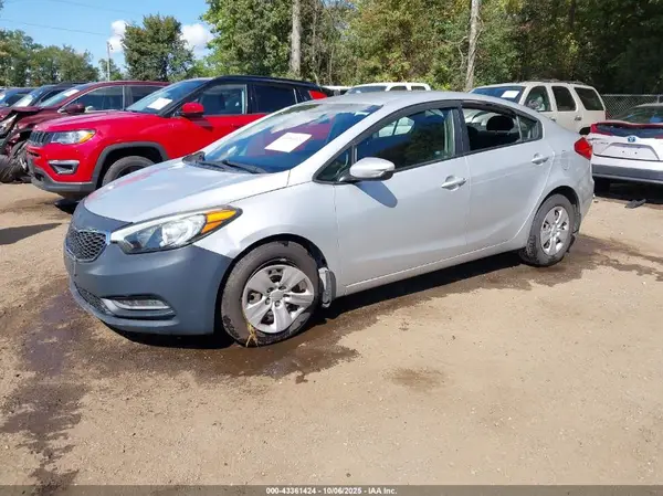 KNAFK4A69G5569079 2016 KIA FORTE - Image 2