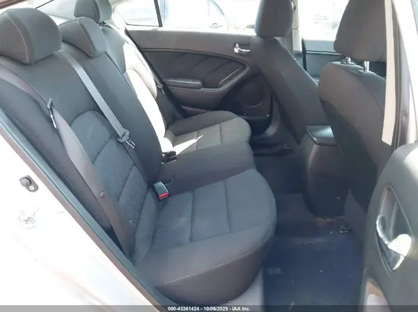 KNAFK4A69G5569079 2016 KIA FORTE - Image 8