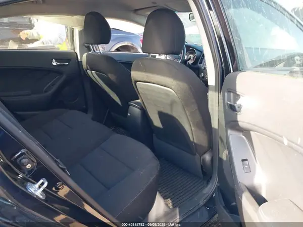 KNAFK4A69G5583015 2016 KIA FORTE - Image 8