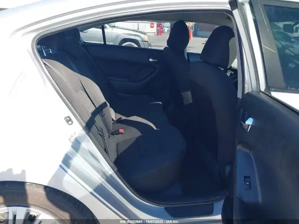 KNAFK4A69G5589025 2016 KIA FORTE - Image 8