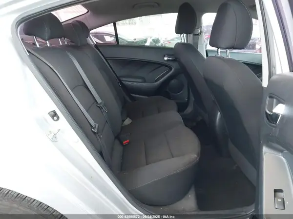 KNAFK4A69G5593589 2016 KIA FORTE - Image 8