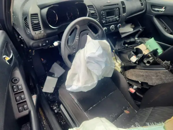 KNAFK4A69G5613162 2016 KIA FORTE - Image 8