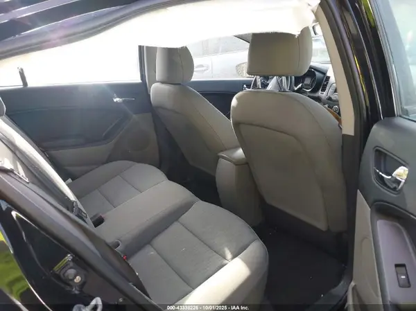 KNAFK4A6XG5438047 2016 KIA FORTE - Image 8