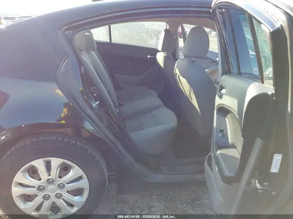 KNAFK4A6XG5519520 2016 KIA FORTE - Image 8