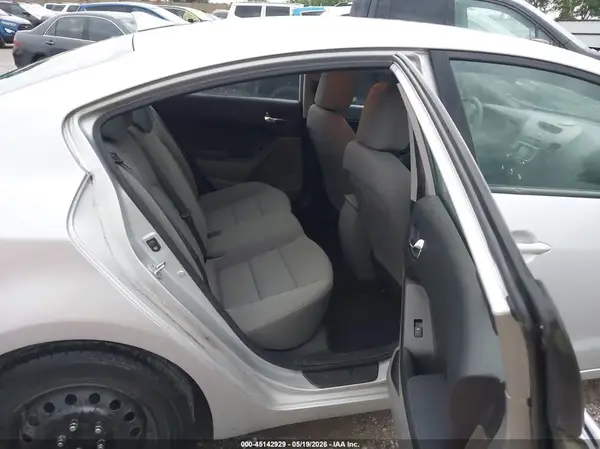 KNAFK4A6XG5535460 2016 KIA FORTE - Image 8