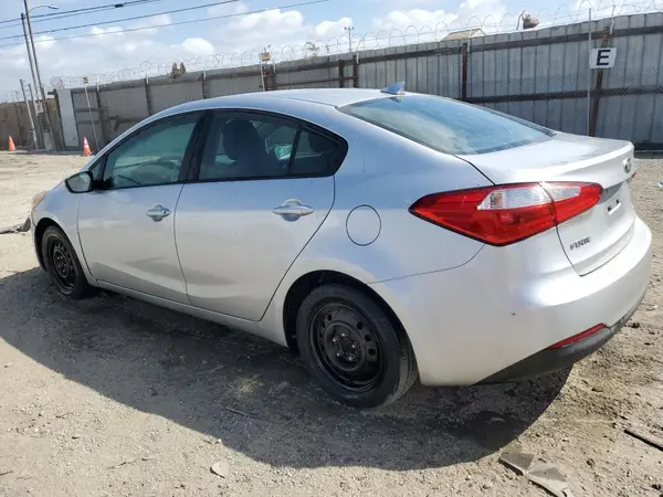 KNAFK4A6XG5535779 2016 KIA FORTE - Image 2