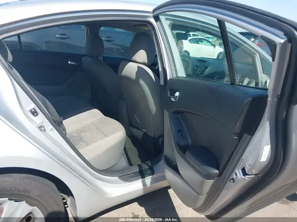 KNAFK4A6XG5543378 2016 KIA FORTE - Image 8
