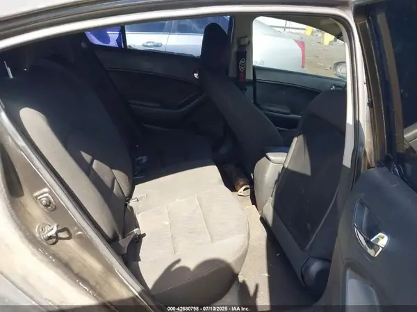 KNAFK4A6XG5550413 2016 KIA FORTE - Image 8