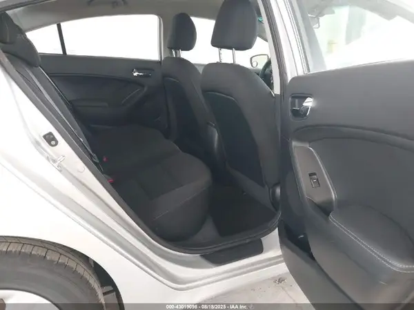 KNAFK4A6XG5550461 2016 KIA FORTE - Image 8
