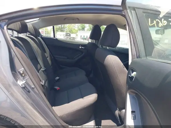 KNAFK4A6XG5554154 2016 KIA FORTE - Image 8
