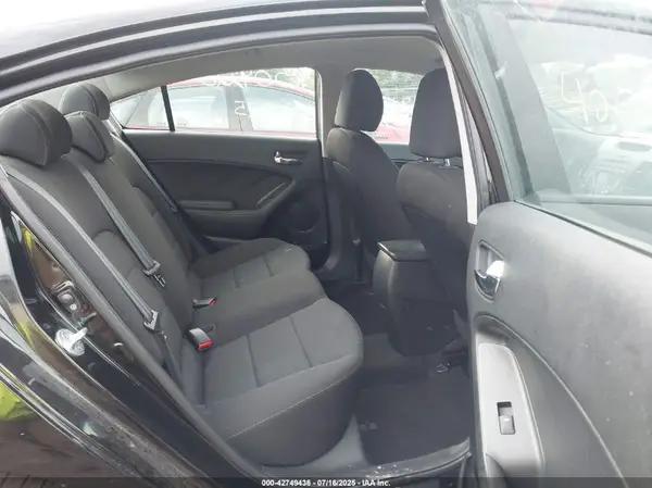 KNAFK4A6XG5568393 2016 KIA FORTE - Image 8