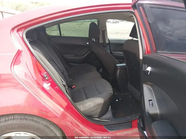 KNAFK4A6XG5585565 2016 KIA FORTE - Image 8
