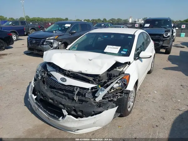 KNAFK4A6XG5585758 2016 KIA FORTE - Image 2