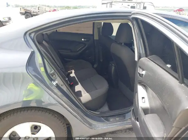 KNAFK4A6XG5585873 2016 KIA FORTE - Image 8