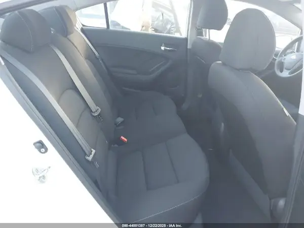 KNAFK4A6XG5588126 2016 KIA FORTE - Image 8