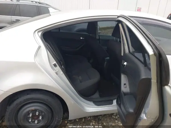 KNAFK4A6XG5592077 2016 KIA FORTE - Image 8