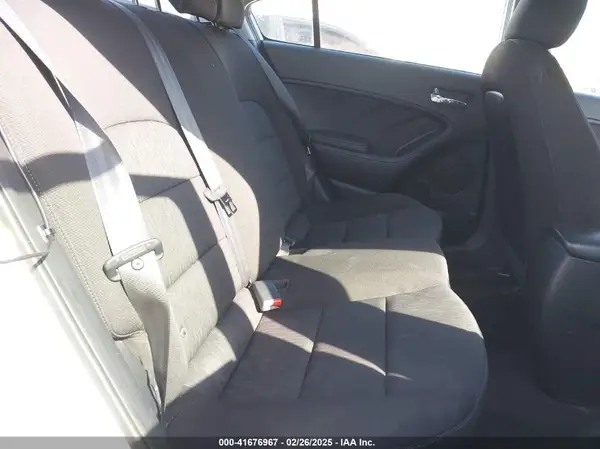 KNAFK4A6XG5606933 2016 KIA FORTE - Image 8