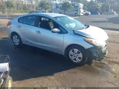 KNAFK4A6XG5611081 2016 KIA FORTE