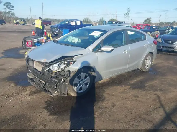 KNAFK4A6XG5611081 2016 KIA FORTE - Image 2