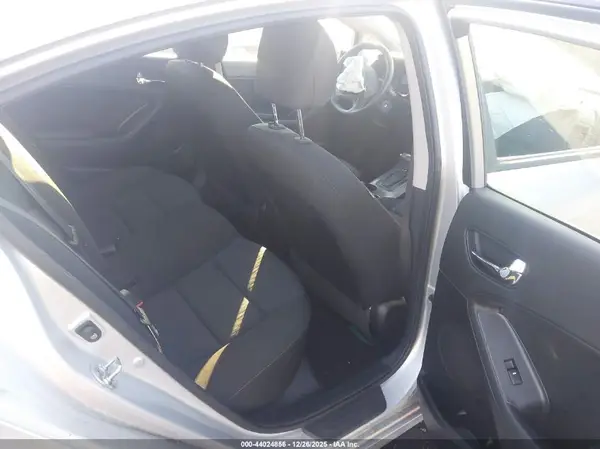 KNAFK4A6XG5611081 2016 KIA FORTE - Image 8