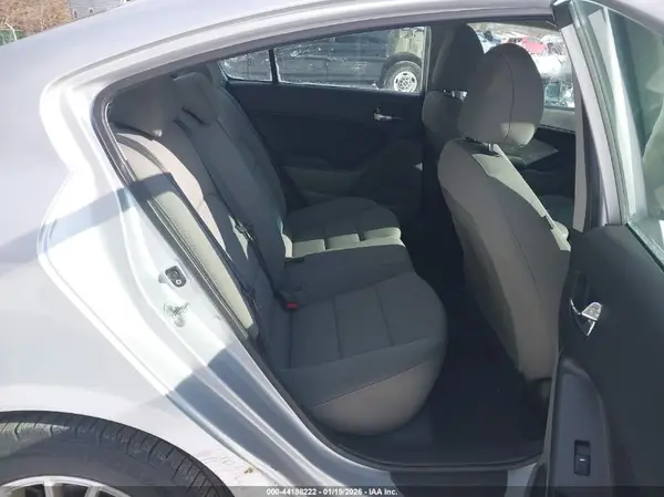 KNAFK4A6XG5612117 2016 KIA FORTE - Image 8