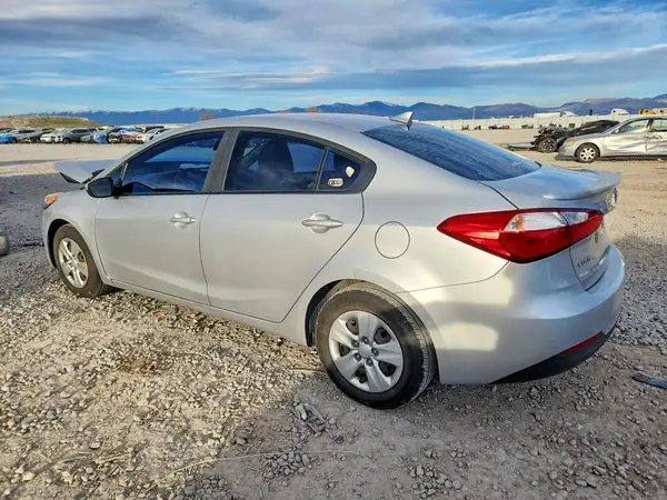 KNAFK4A6XG5613770 2016 KIA FORTE - Image 2