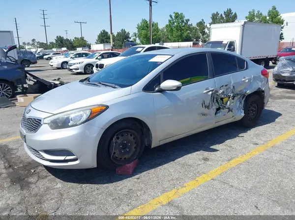 KNAFK4A6XG5616717 2016 KIA FORTE - Image 2